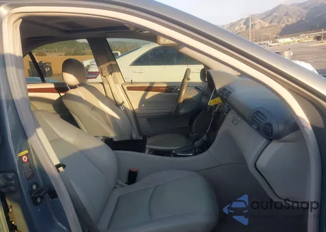 2004 Mercedes-Benz C 320 4Matic z USA, uszkodzony, nr VIN WDBRF84J54F498933